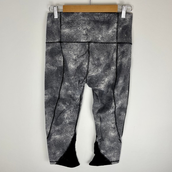 Lululemon Essential Rhythm Crop Legging In Diffusion Black White Size 10 - Picture 8 of 16